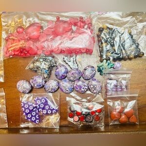 Lot- Assorted Beads